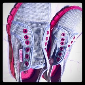 Khombu woman’s slip on sneakers